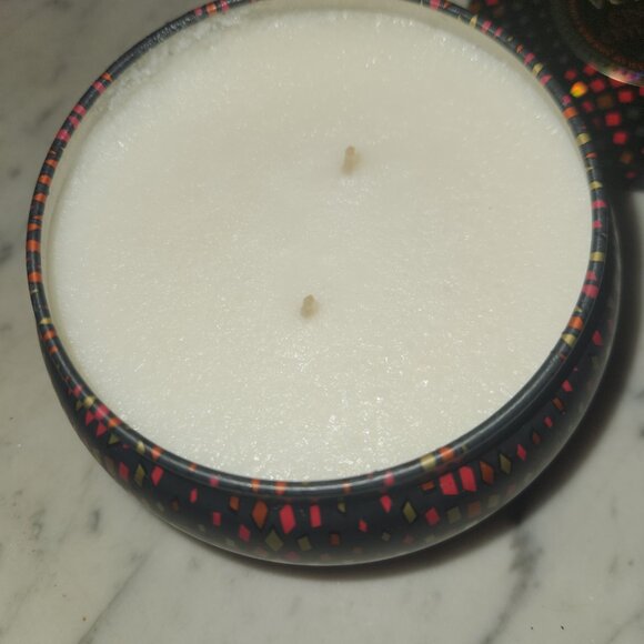 NEW Voluspa Cinnamon Ceylon & Copal Holiday Candle 11oz – 2 Wick - Picture 2 of 4